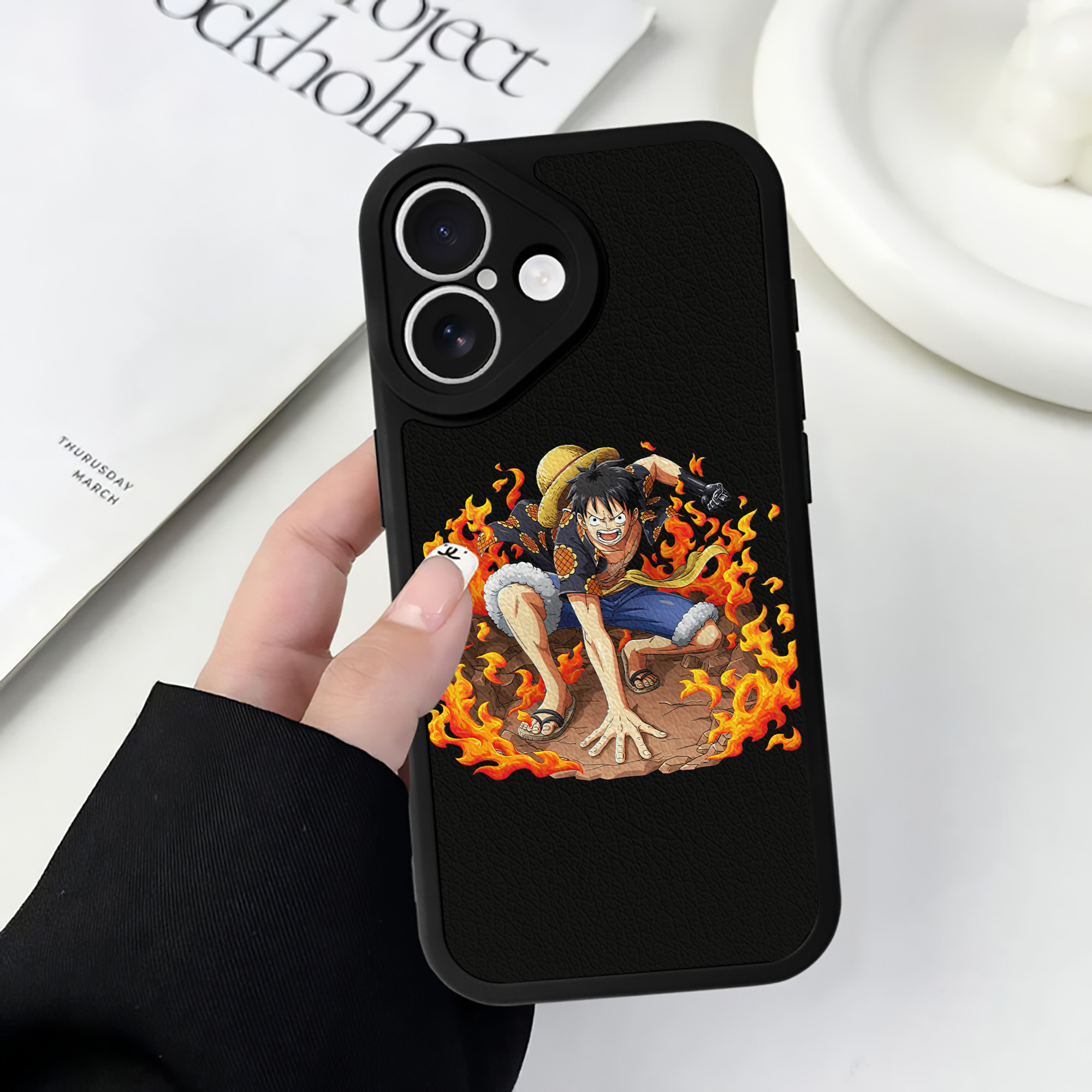 （画像用） ワンピース モンキー・D・ルフィ ONE PIECE Monkey D. Luffy 【iPhone 16シリーズ対応】シリコンスマホケース（レザー調） 材質：シリコン